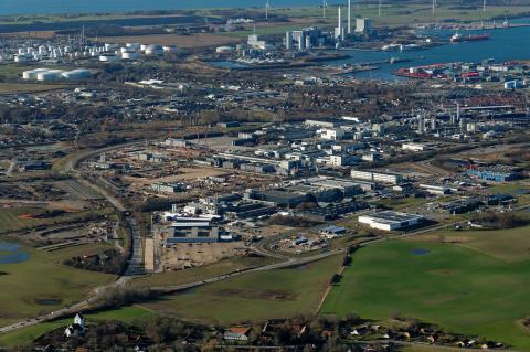 Luftfoto af industrien i Kalundborg