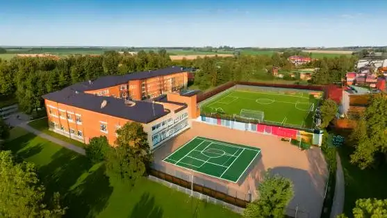 Universitetsbygninger set for oven